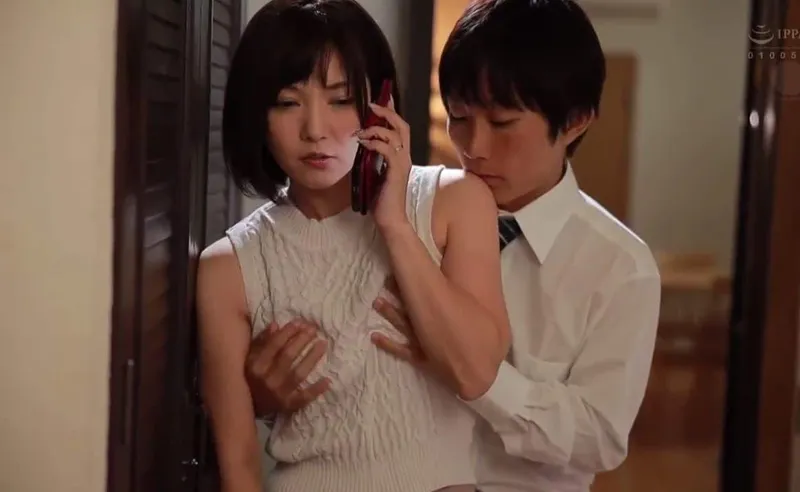 Anh xã đi đánh golf, người vợ ở nhà dẫn trai trẻ về làm tình cho sướng