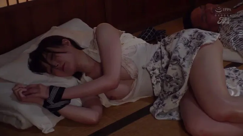 Xin gã chồng đi công chuyện với tiền bối, nữ nhân viên rơi vào kế hoạch của ông cấp trên biến thái