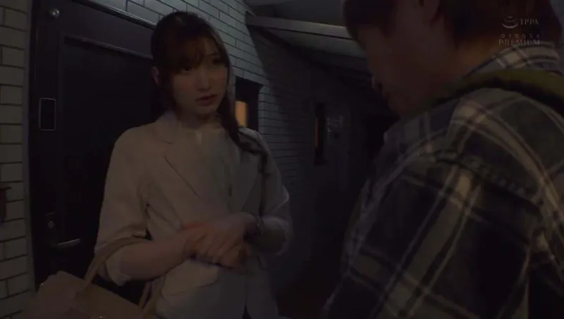 Người phụ nữ hàng xóm tốt bụng mời vào nhà vì mất chìa khóa