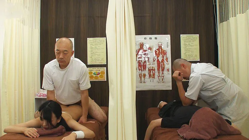 Dẫn eny đi mát-xa rồi bị xoạc cạnh bên mà không hề hay biết