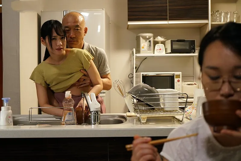 Người chồng quan hệ con gái riêng của người vợ khi biết người vợ không thể sinh con cho mình